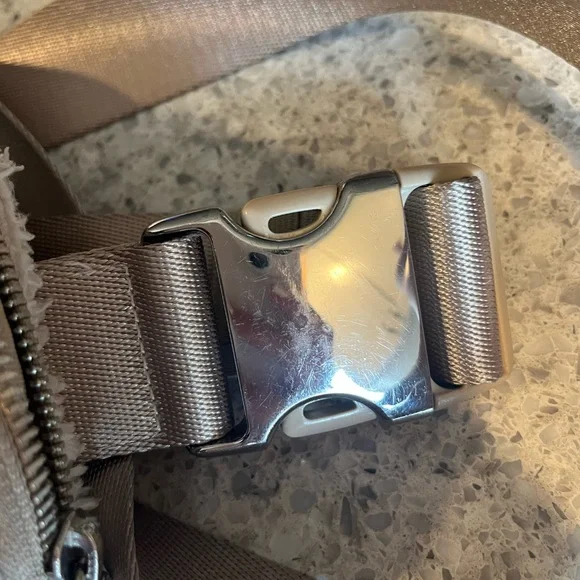 Lululemon Sherpa Wear Everywear Belt Bag - Picture 3 of 4